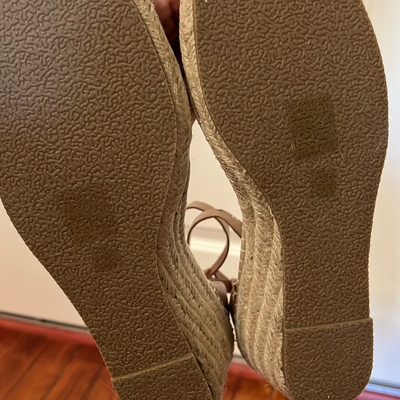 NWT: size 8W - 2.5” espadrille wedge sandals in beige - Picture 6 of 9
